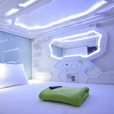Whiz Capsule Hotel Thamrin Cakarta Dış mekan fotoğraf