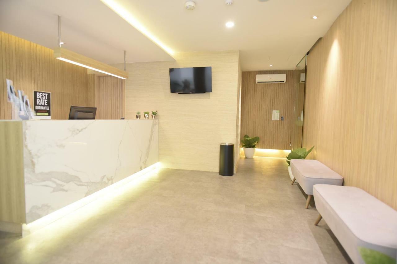 Whiz Capsule Hotel Thamrin Cakarta Dış mekan fotoğraf