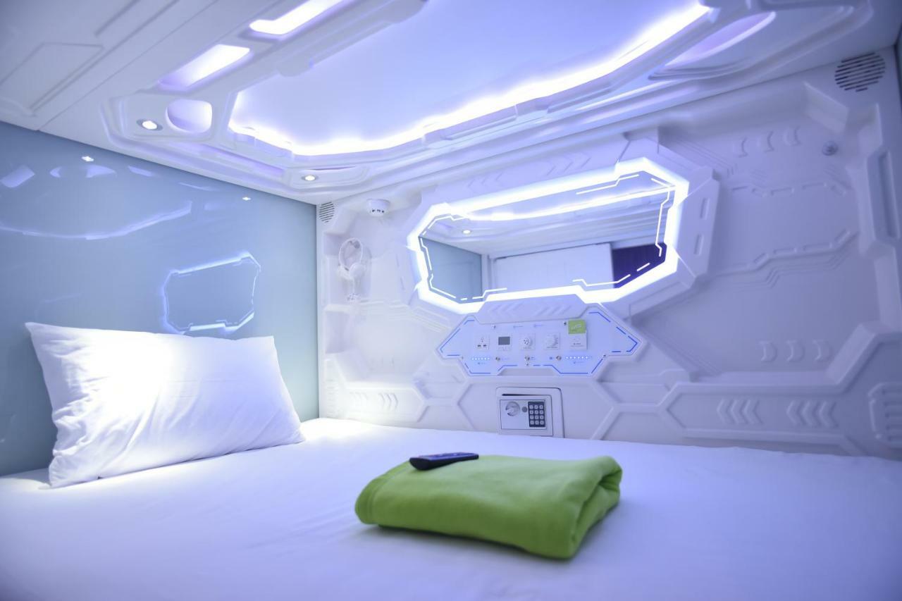 Whiz Capsule Hotel Thamrin Cakarta Dış mekan fotoğraf