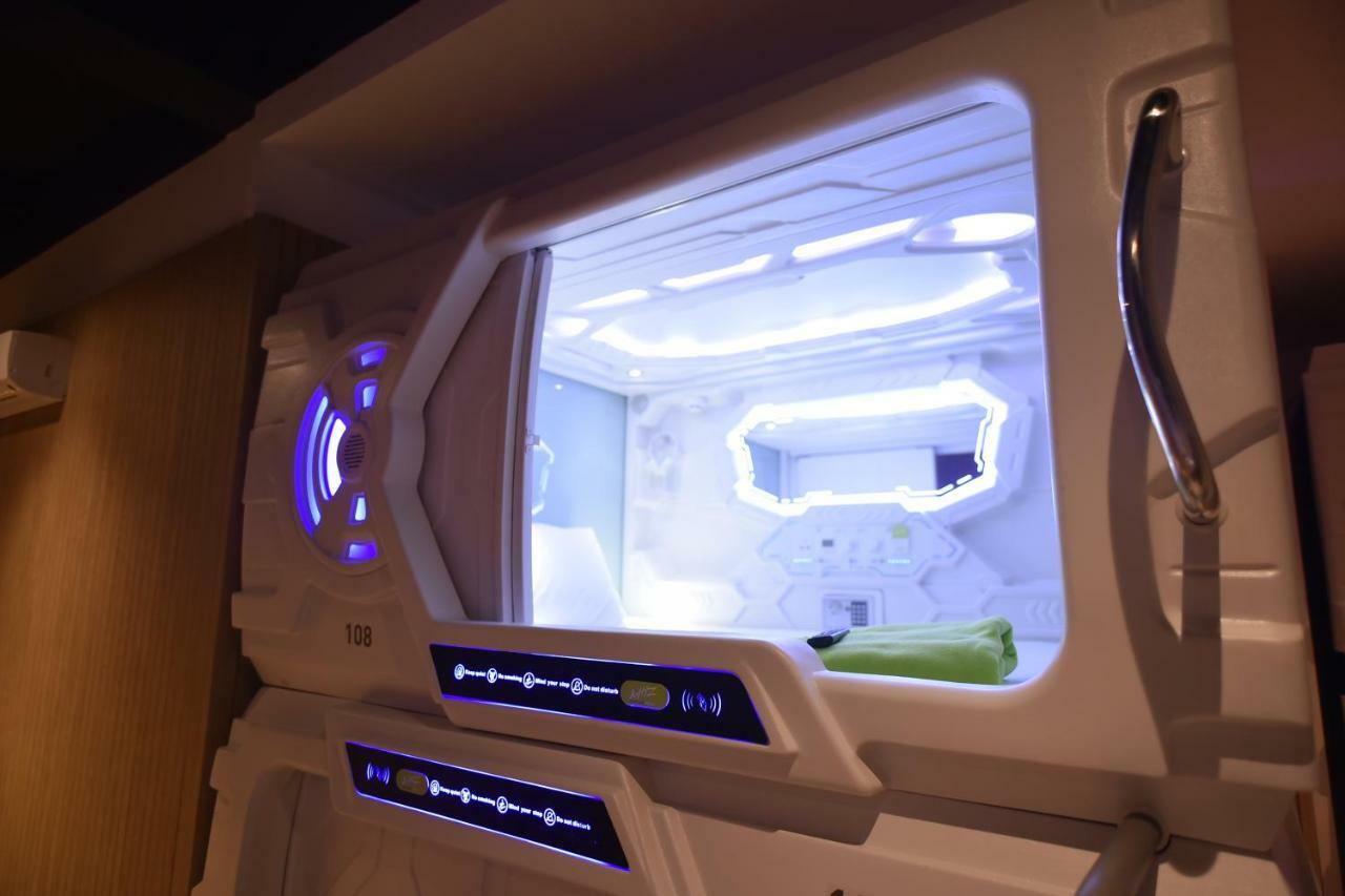 Whiz Capsule Hotel Thamrin Cakarta Dış mekan fotoğraf
